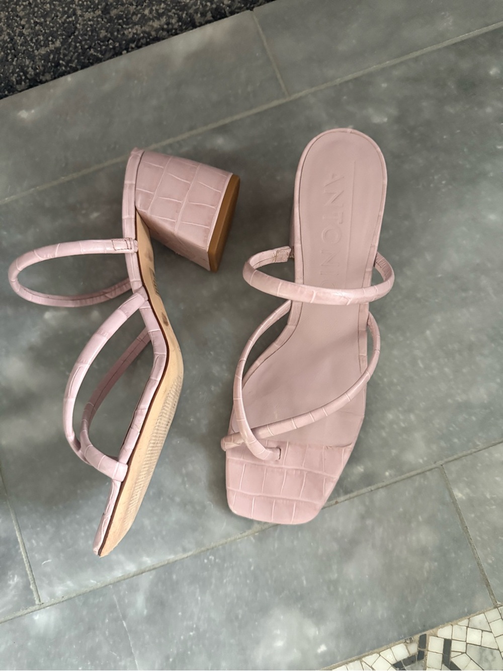 ANTONIO MELANI Blush Croc-Effect Strappy Block Heel Sandals - Picture 4 of 5
